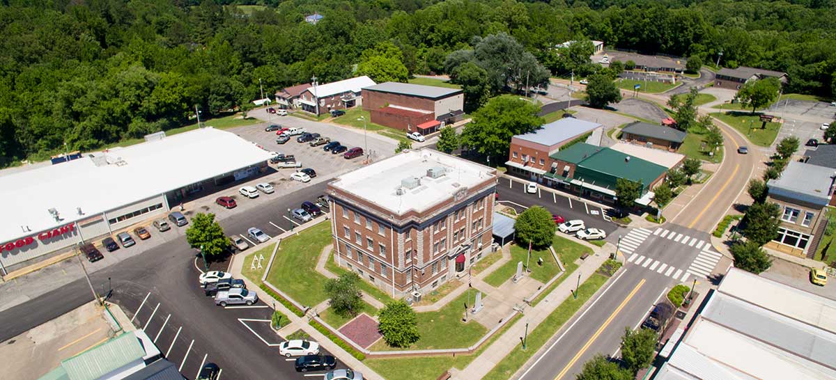 Courthouse Square in Linden, TN